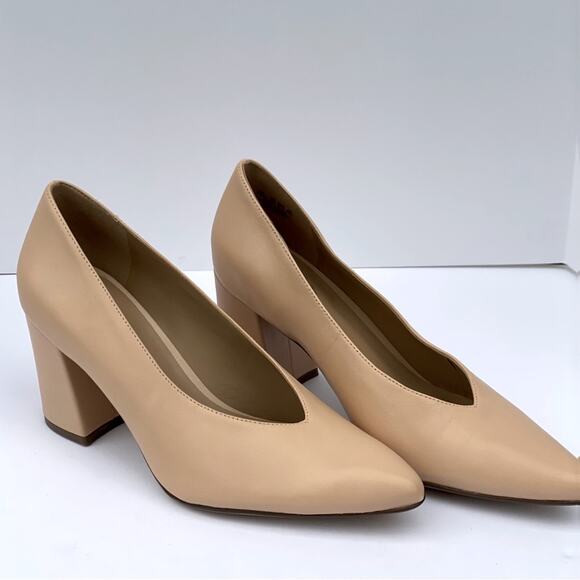 Naturalizer 7.5 Wide Pumps Leather Heels 7.5W Nude Classic RARE Office Neutral - Picture 4 of 11